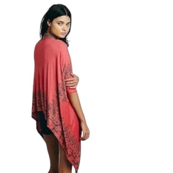 Free People pick me up tee oversized Asymmetrical top red size medium - Picture 2 of 11